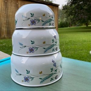 🎉🎉🎉SOLD🎉🎉🎉Vintage enamel metal nesting bowls set of 3